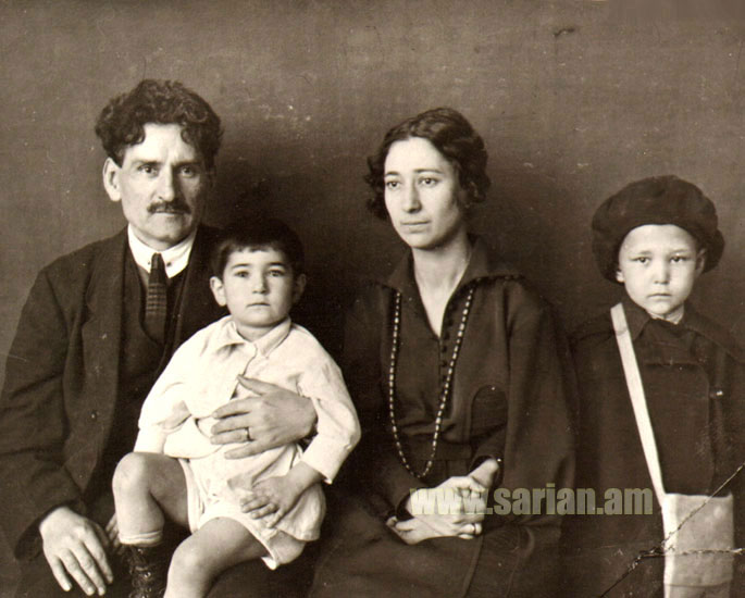 Мартирос Сарьян с супругой Лусик и сыновьями